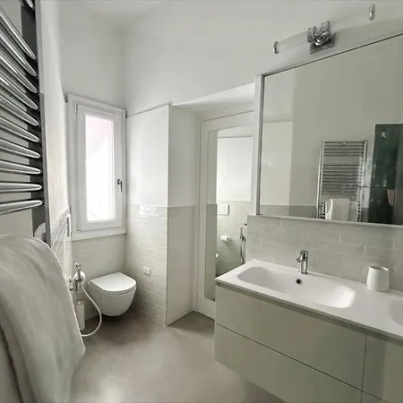 Habitat's Colosseum-monti 3br Penthouse With Terrace