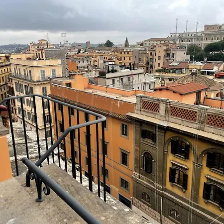 Habitat's Colosseum-monti 3br Penthouse With Terrace Appartement Rome